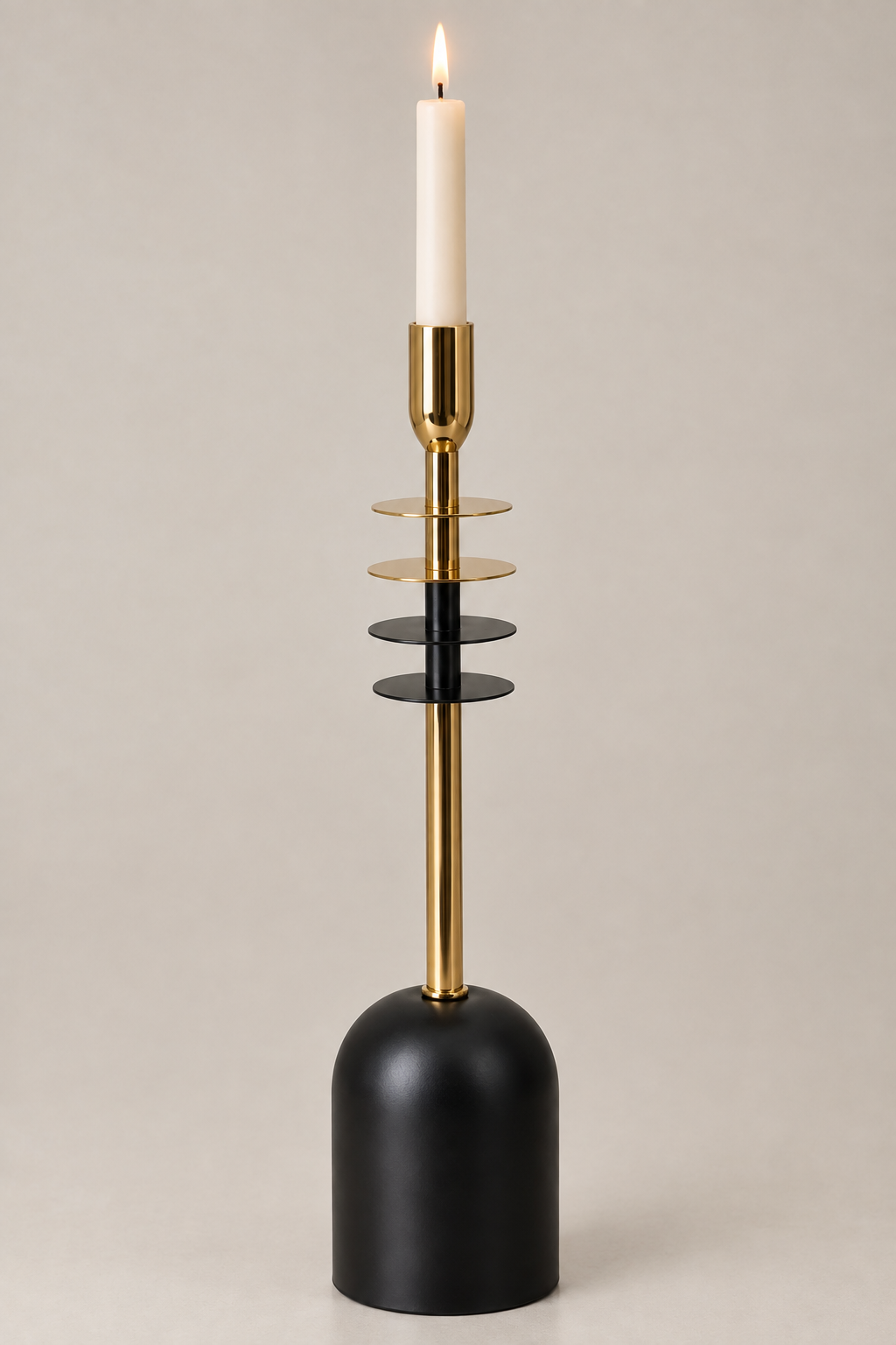 Candelabro negro con dorado mediano