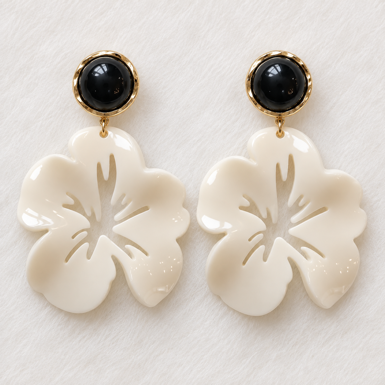 Aros Flor Blanco con Perla Negra