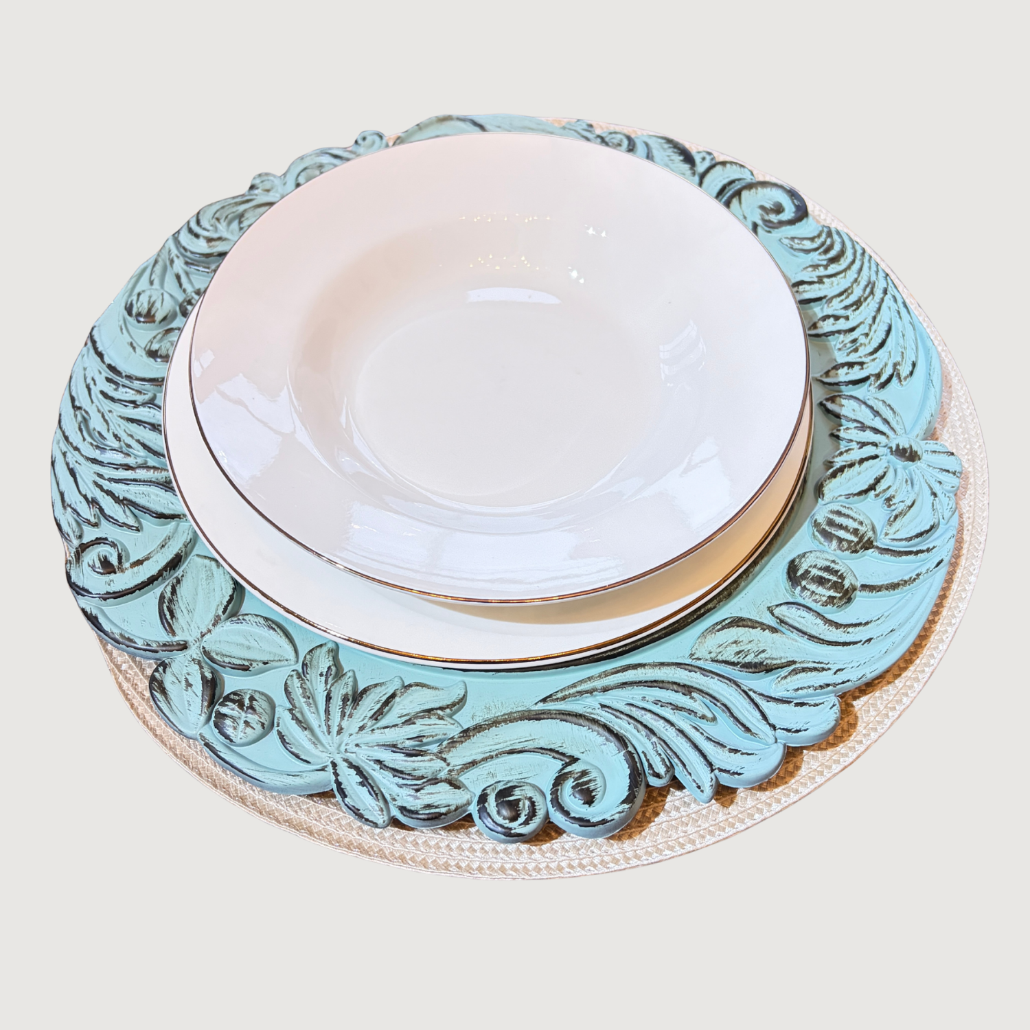 Plato Hondo Loza Blanco con Dorado.
