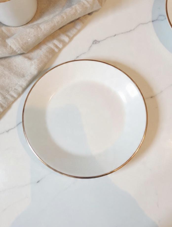 Platillo Blanco con Borde Dorado