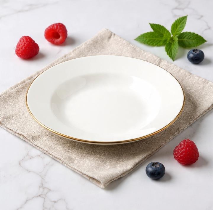 Plato Hondo Loza Blanco con Dorado.